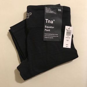 Bnwt aritzia equator leggings